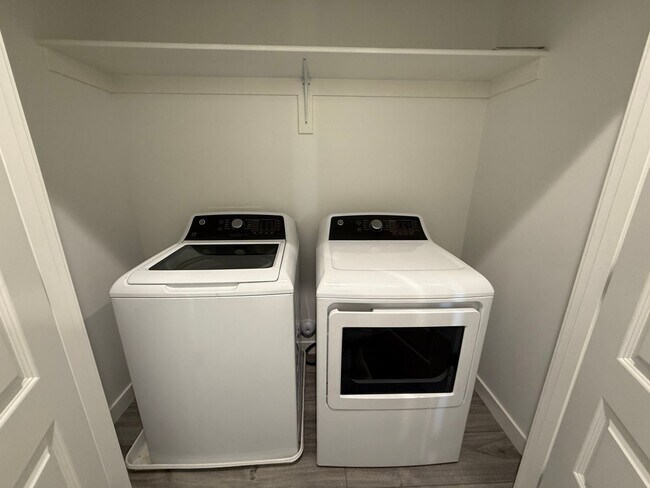 Building Photo - A614