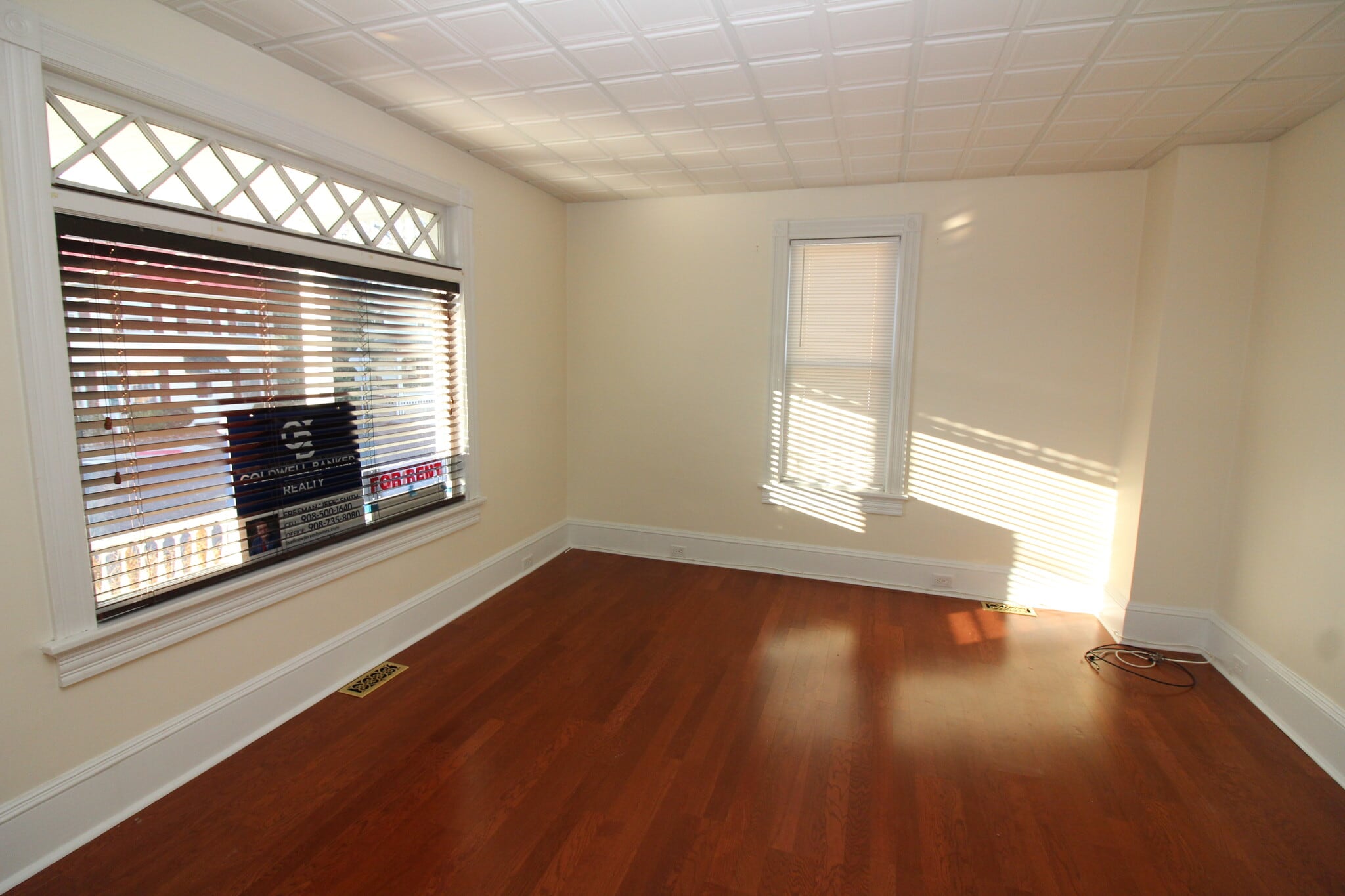 Building Photo - 16 Main St