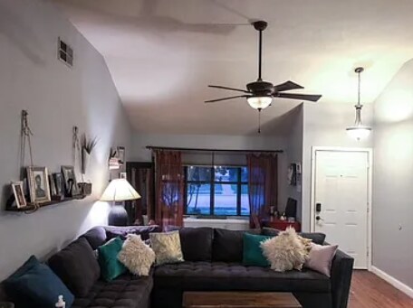 Building Photo - 3012 Hilltop Dr