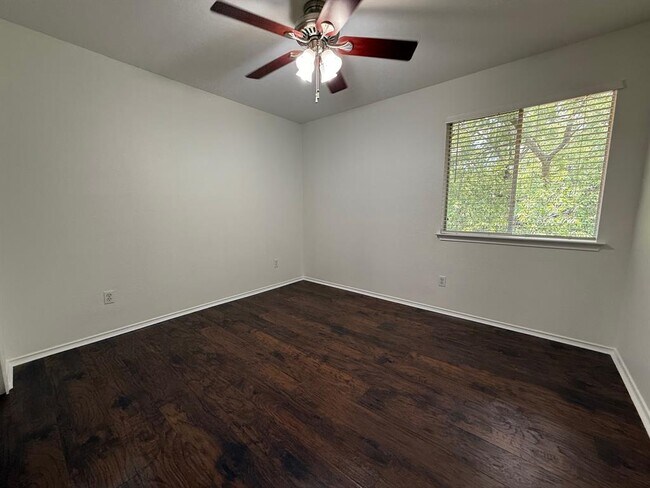 Building Photo - 1464 David Curry Dr
