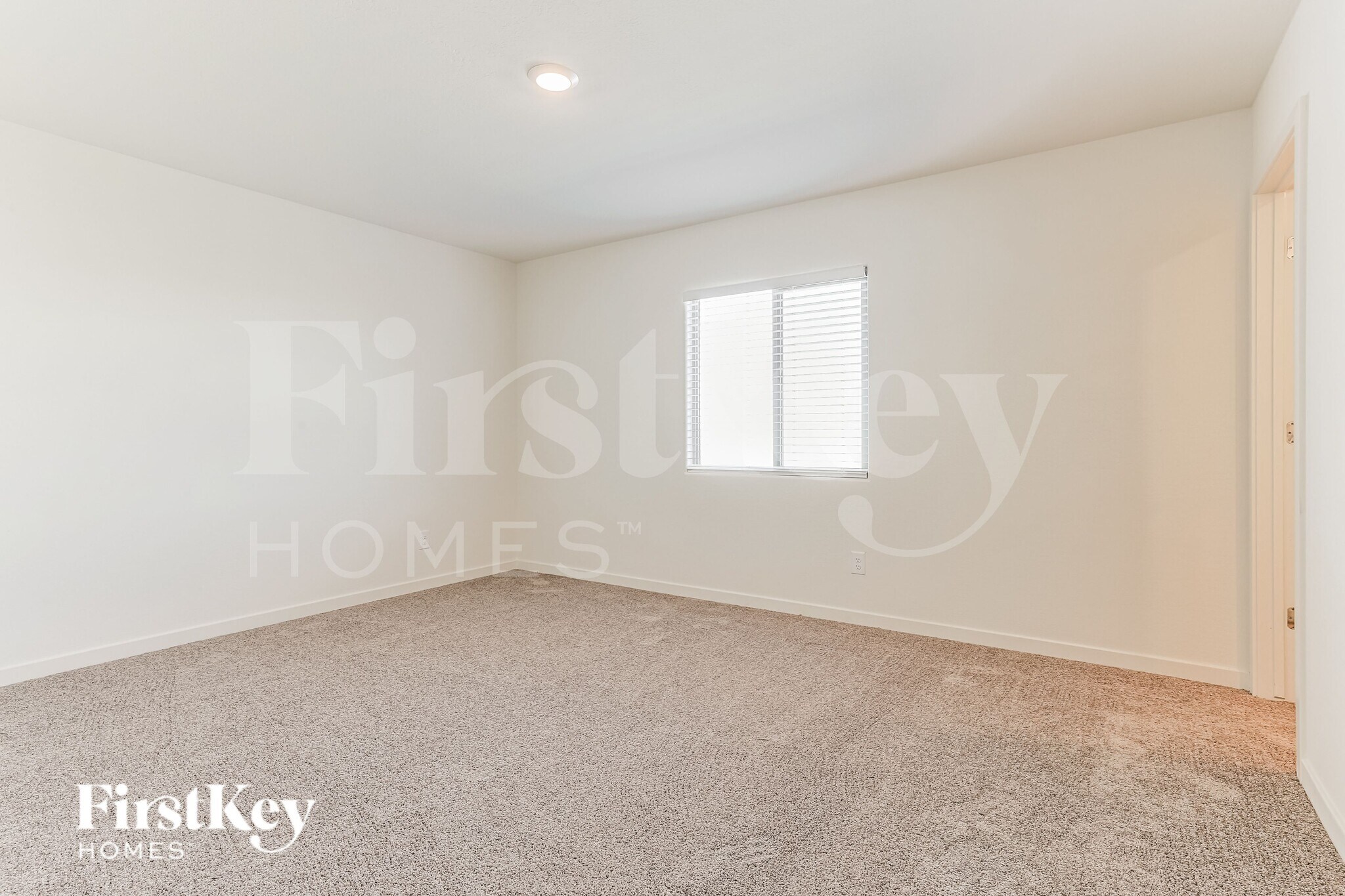 Building Photo - 1032 W 20th St