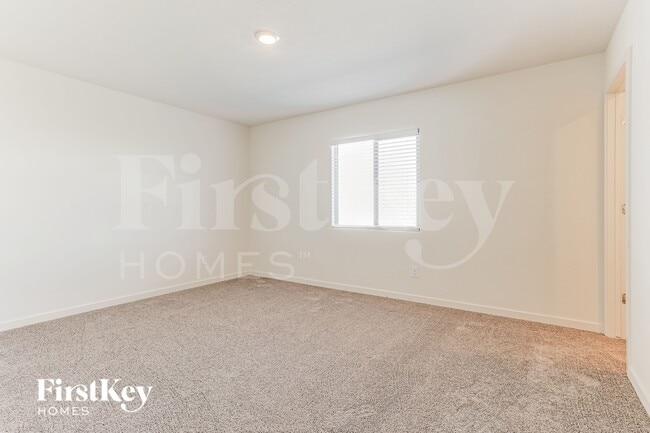 Building Photo - 1032 W 20th St