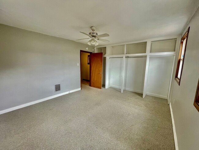 Building Photo - 2 Bed 2 Bath- Beaver Falls PA