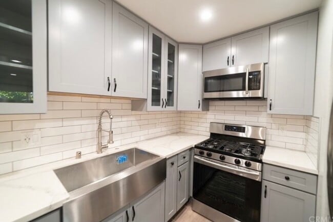 Building Photo - 1001 W MacArthur Blvd