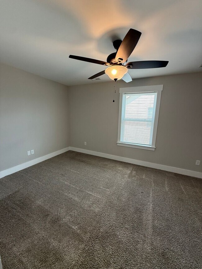 Building Photo - Beautiful New Build 4 Bed, 3.5 Bath, 2 Car Garage - Community Pool & Walking Trail!