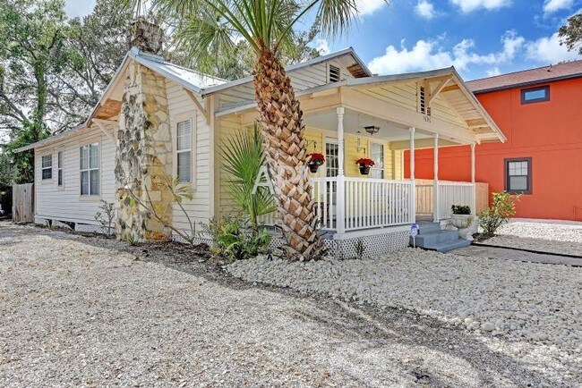 Building Photo - Gillespie Park Charming and Updated Cottage