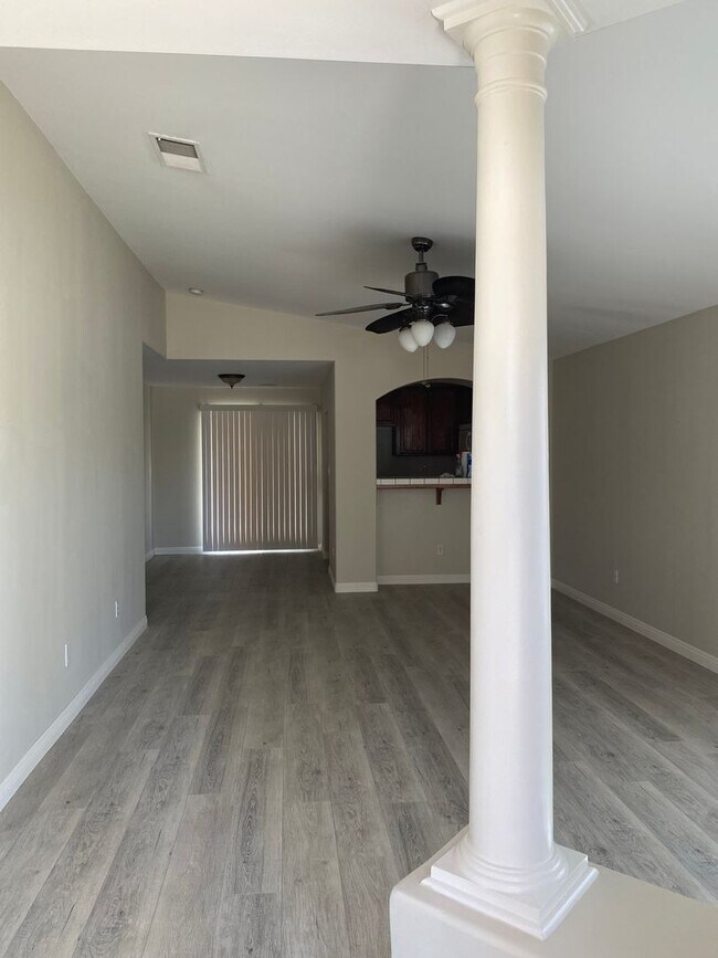 Building Photo - Adorable Home in NW Bakersfield