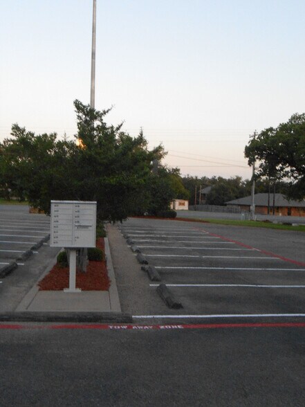 Building Photo - 3014 East US Hwy 377