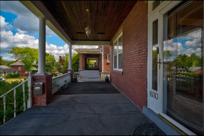 Building Photo - 630 Hill Top Dr