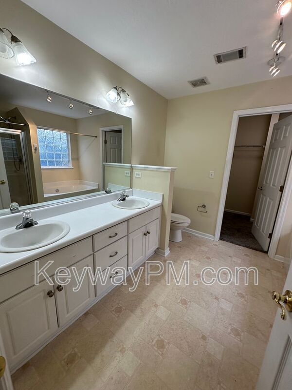 Building Photo - 2064 Summerton Cir