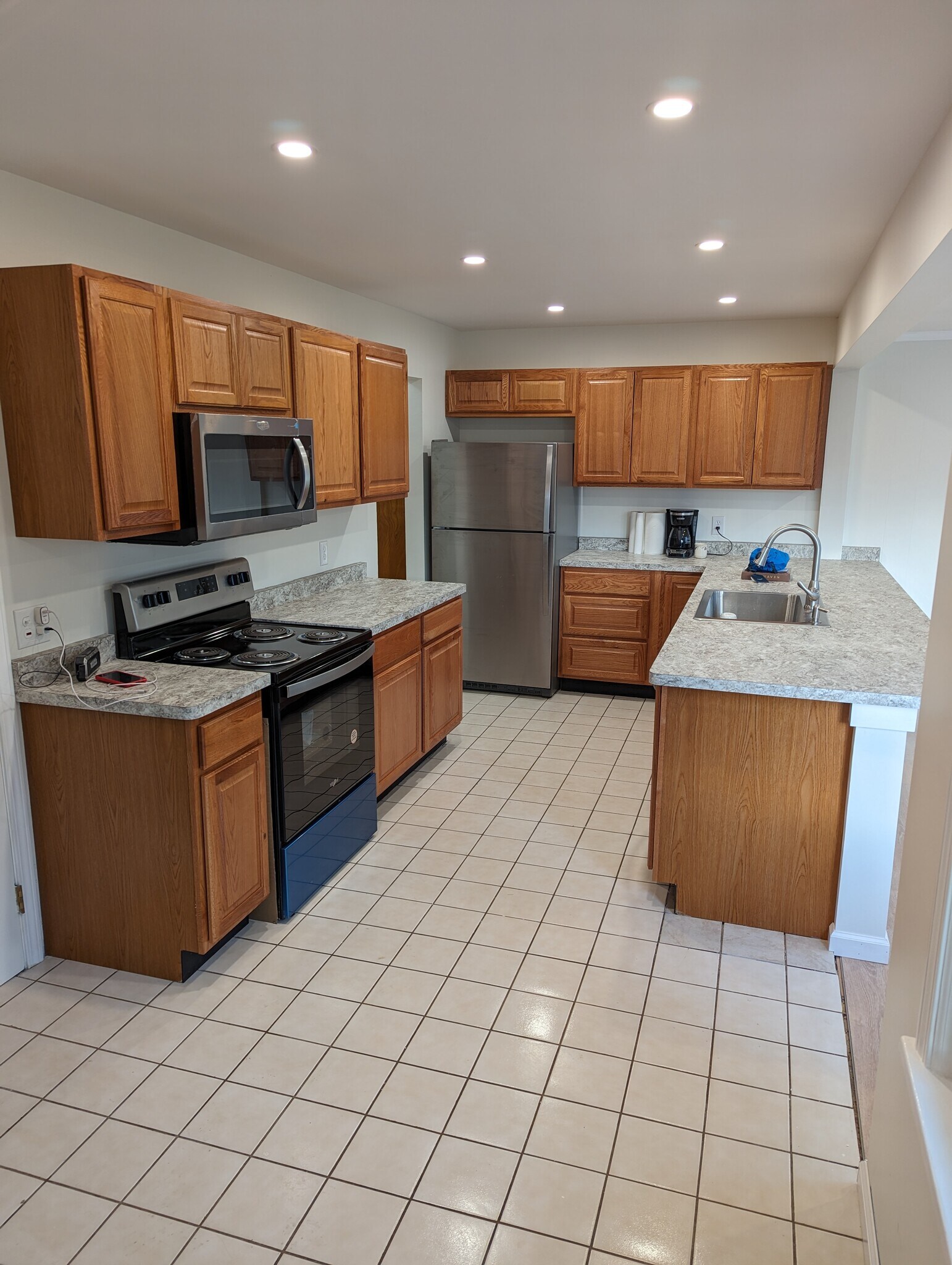 Building Photo - 486 Brookview Dr