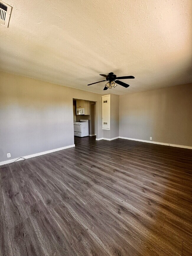 Building Photo - 803 E Greenfield St