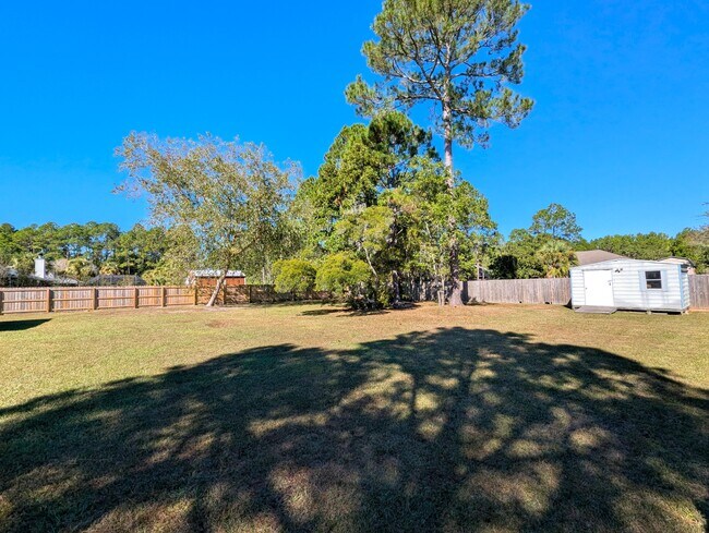 Building Photo - 7300 Rexford St