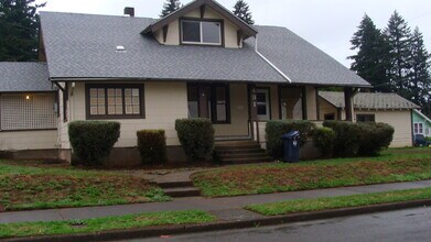 Building Photo - Lovely Camas Home