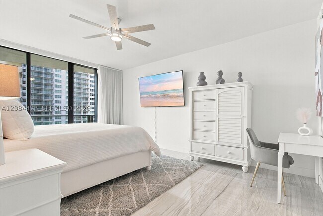 Building Photo - 730 N Ocean Blvd