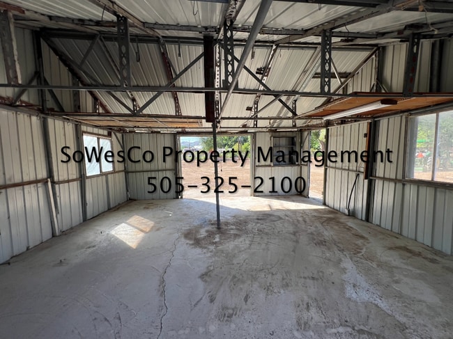 Building Photo - Gorgeous Home on almost an acre