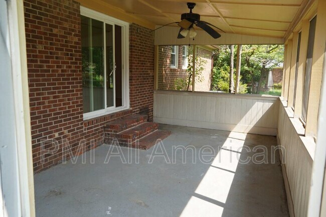 Building Photo - 622 Bedford Rd