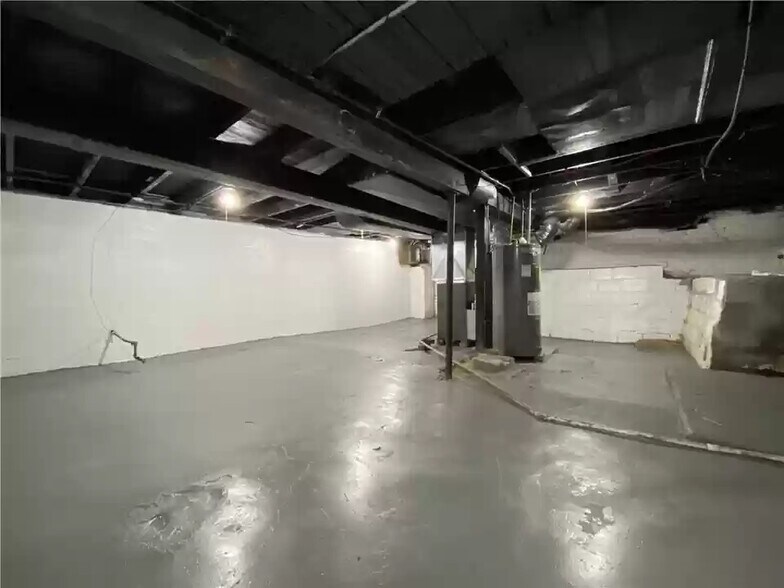 Building Photo - 1546 33rd St