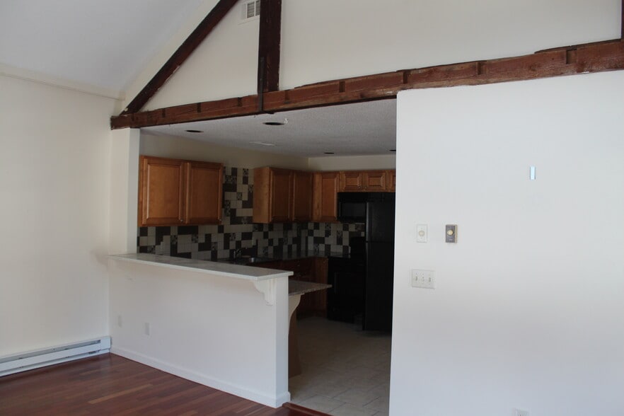 Building Photo - 180 Cherry Brook Rd