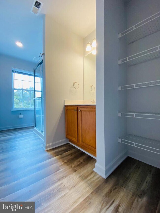 Building Photo - 5147 Mallards Landing Dr