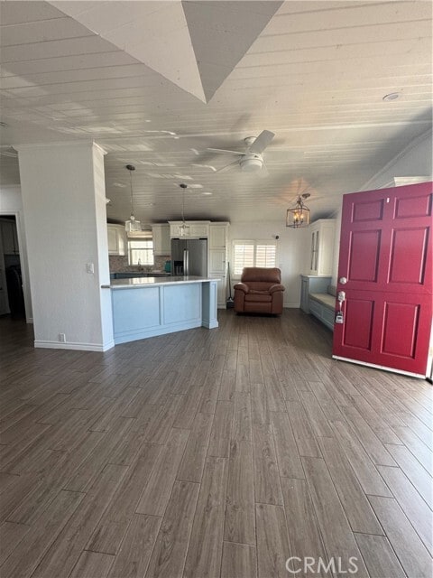 Building Photo - 21851 Newland St