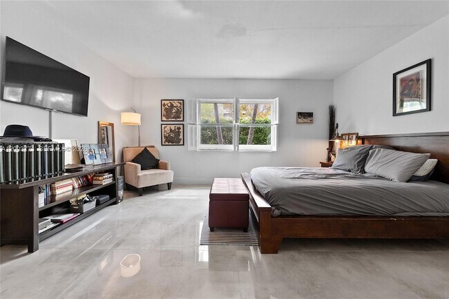 Building Photo - 100 Edgewater Dr