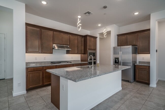 Building Photo - STUNNING MOVE-IN READY 3 BED/2 BATH HOME!