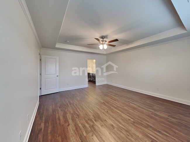 Building Photo - 5228 Valor Dr