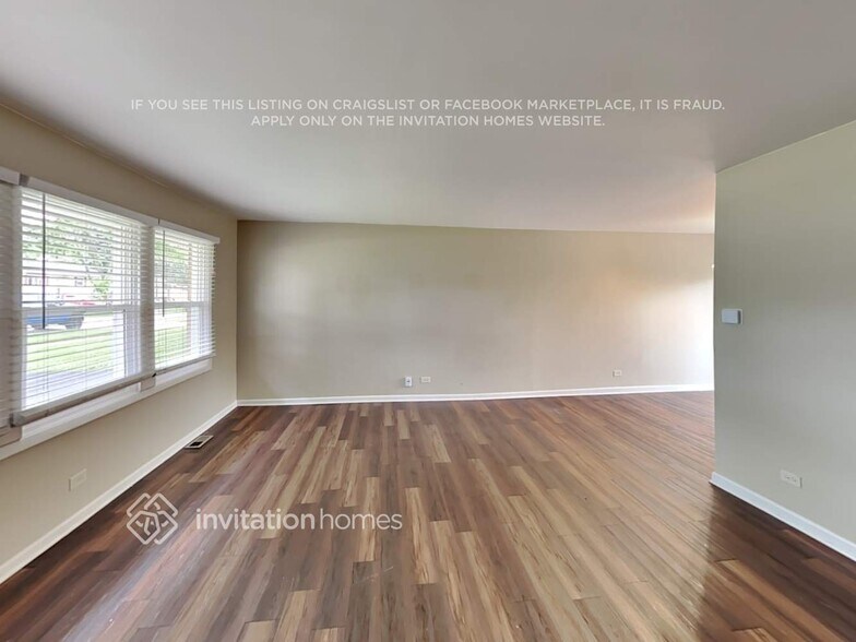 Building Photo - 6899 Meadowbrook Ln