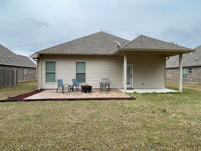 Building Photo - Berkshire Beauty