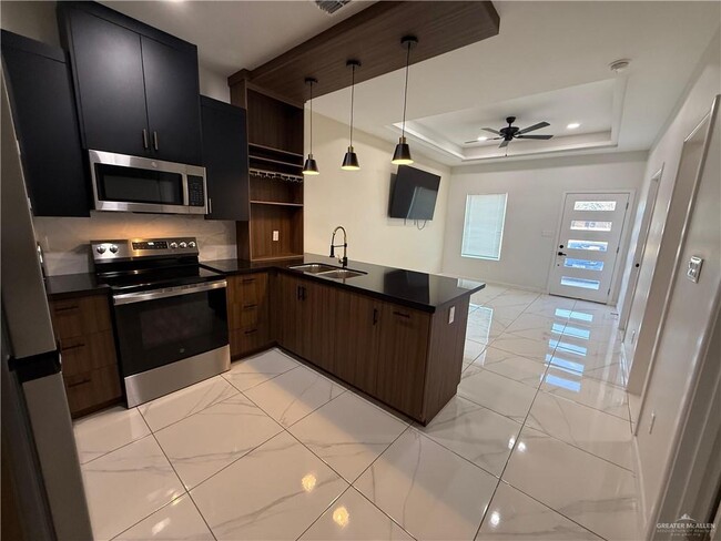 Building Photo - 9 B W St