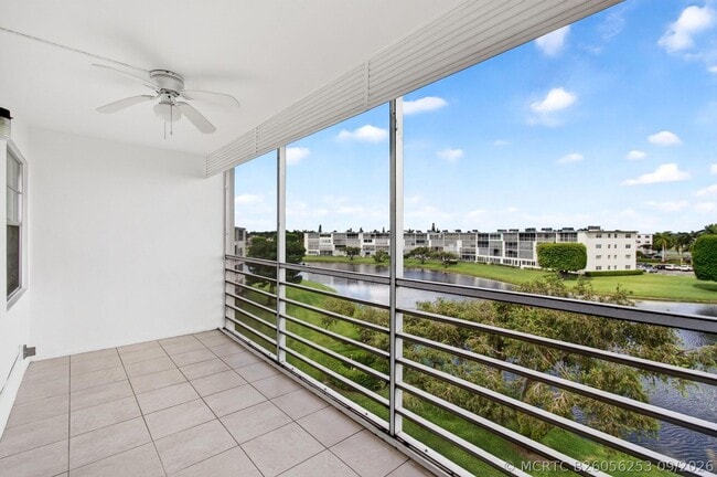 Building Photo - 4028 Hythe B