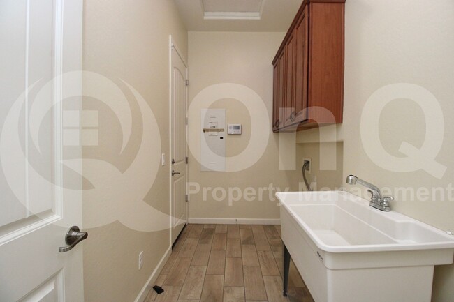 Building Photo - 4984 S Leisure Way