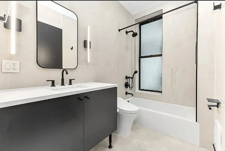 Building Photo - 314 W 51st St