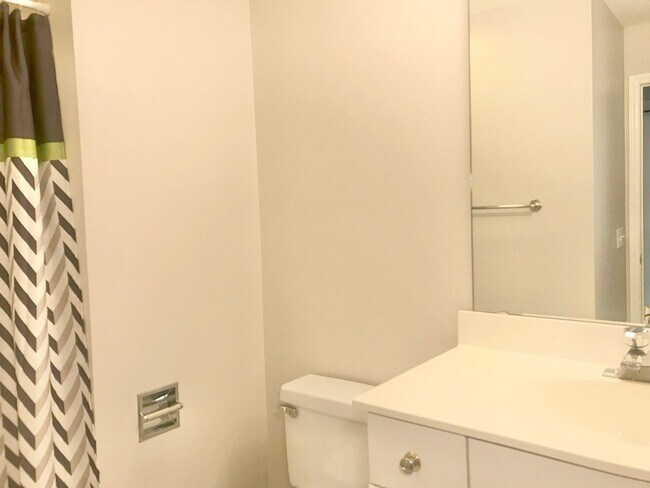 Building Photo - 3203 St James Dr SE