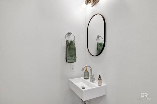 Building Photo - 460 Equality Ave