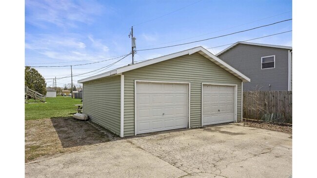 Building Photo - 328 Joseph St