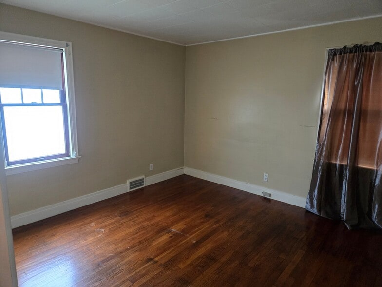 Building Photo - 306 Hazelwood Ave SE