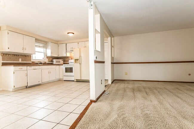 Building Photo - 7934 Davis Rd N