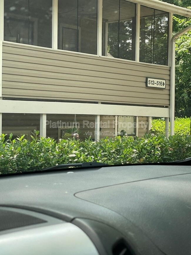 Building Photo - 402 Wynnes Ridge Cir SE