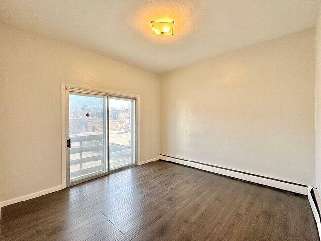 Building Photo - 449 N Main St