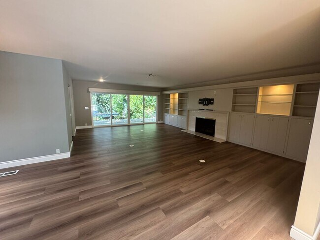 Building Photo - Coming Soon! Cozy home in South Pasadena.