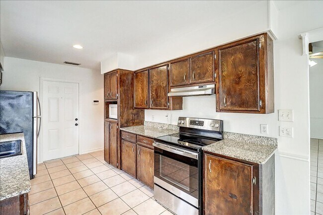 Building Photo - 6405 Clairfield St