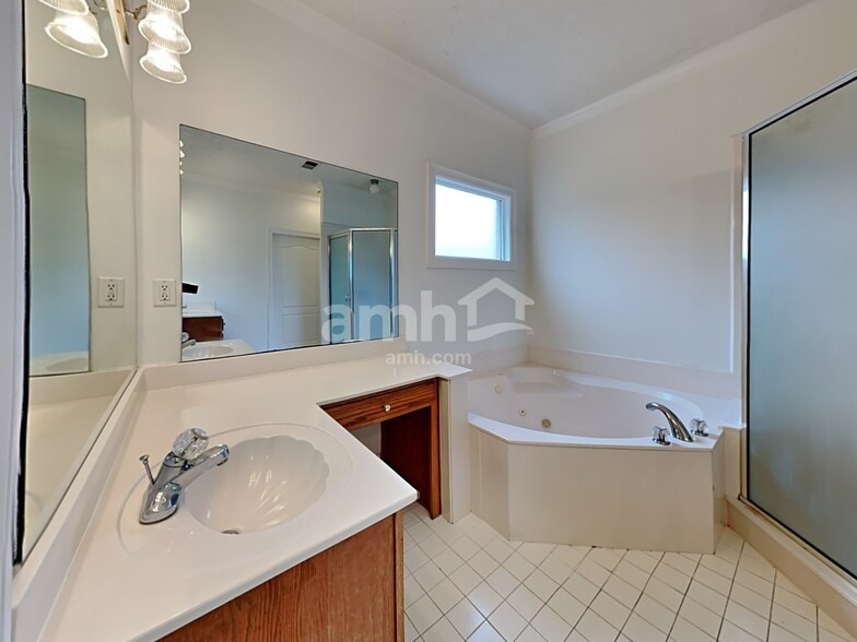 Building Photo - 6207 Chester Cv