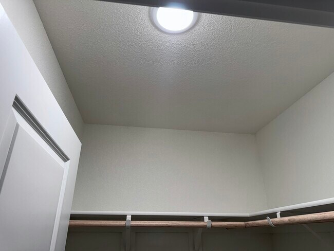 Building Photo - 2118 N Glenn Ave