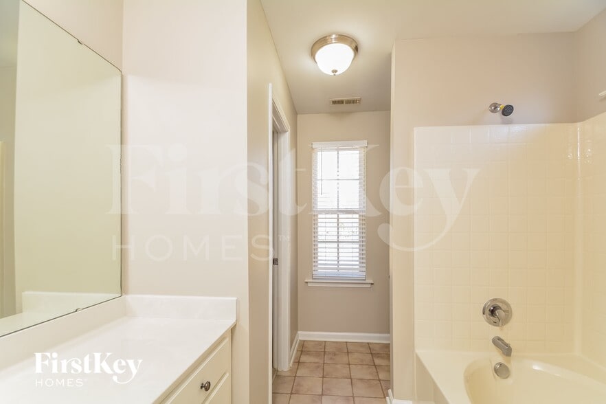 Building Photo - 6 Linkside Ct