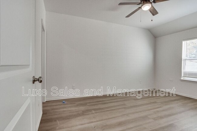 Building Photo - 11613 Mackenzie Wy