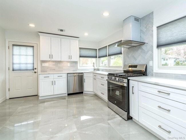 Building Photo - 1 Milford Ln