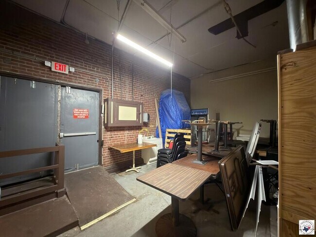 Building Photo - 219 E Broad St