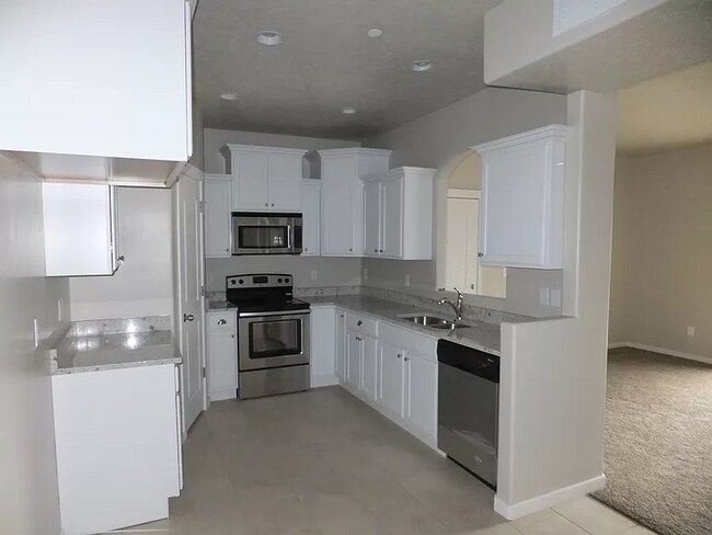 Building Photo - 127 E Jordan Ridge Blvd
